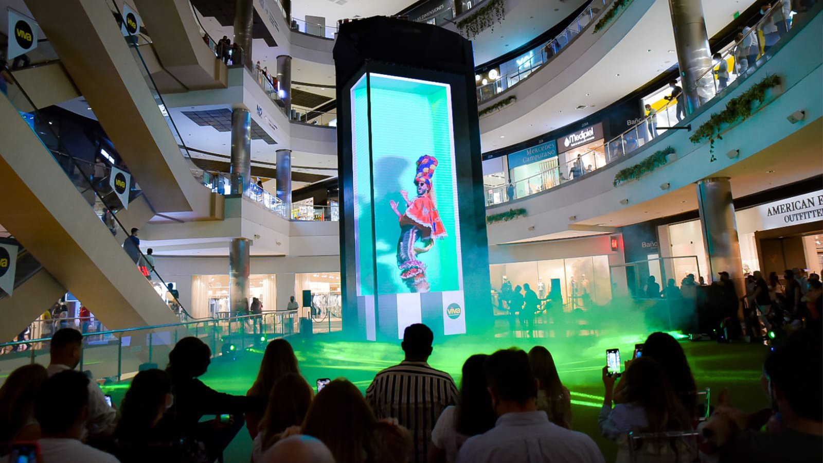 Tótem Digital instalación interactiva señalización digital en CC Viva Barranquilla