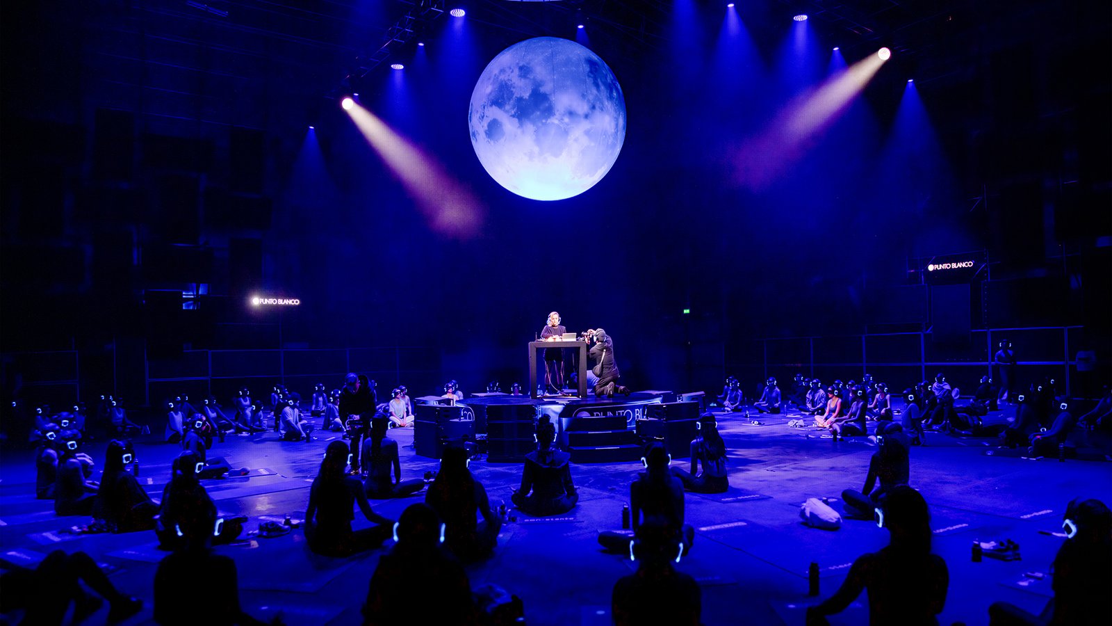 Zona de experiencia inmersiva Wellness Reset Oasis activación interactiva en Bogotá